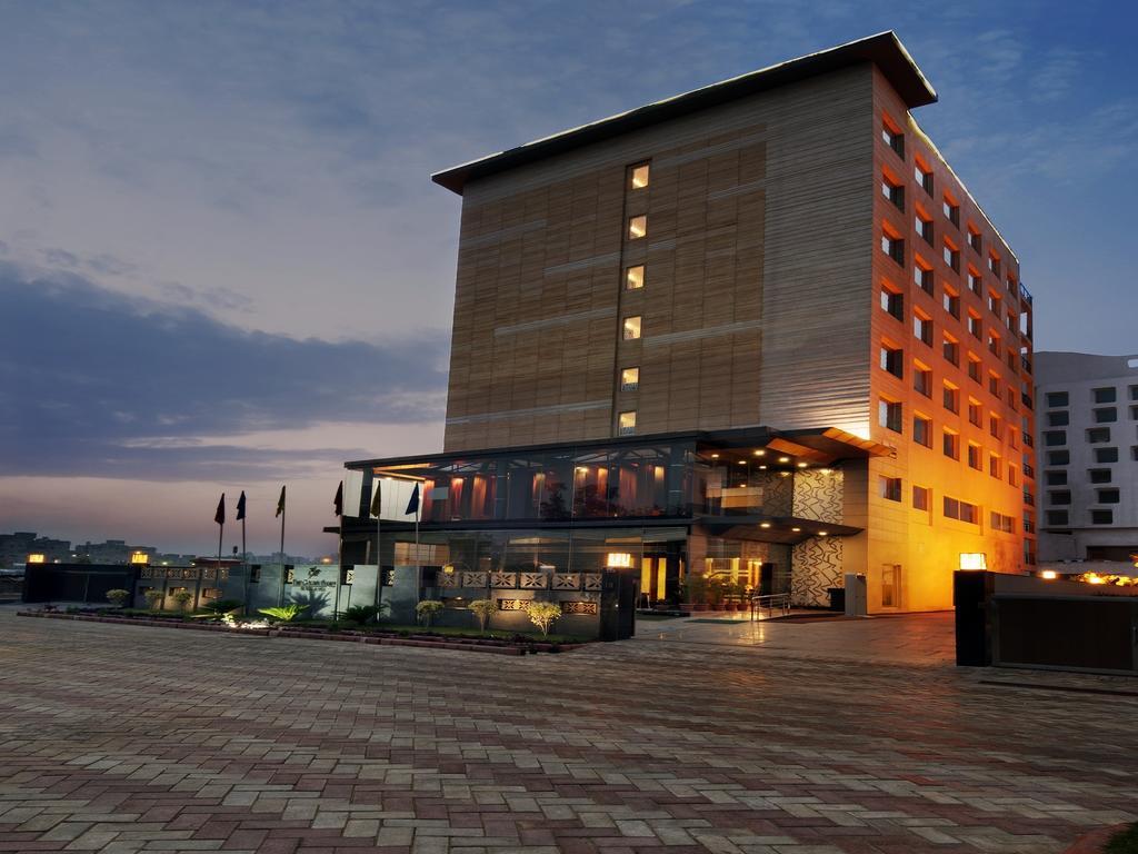 Hotel The Golden Palms & Spa, Delhi New Delhi